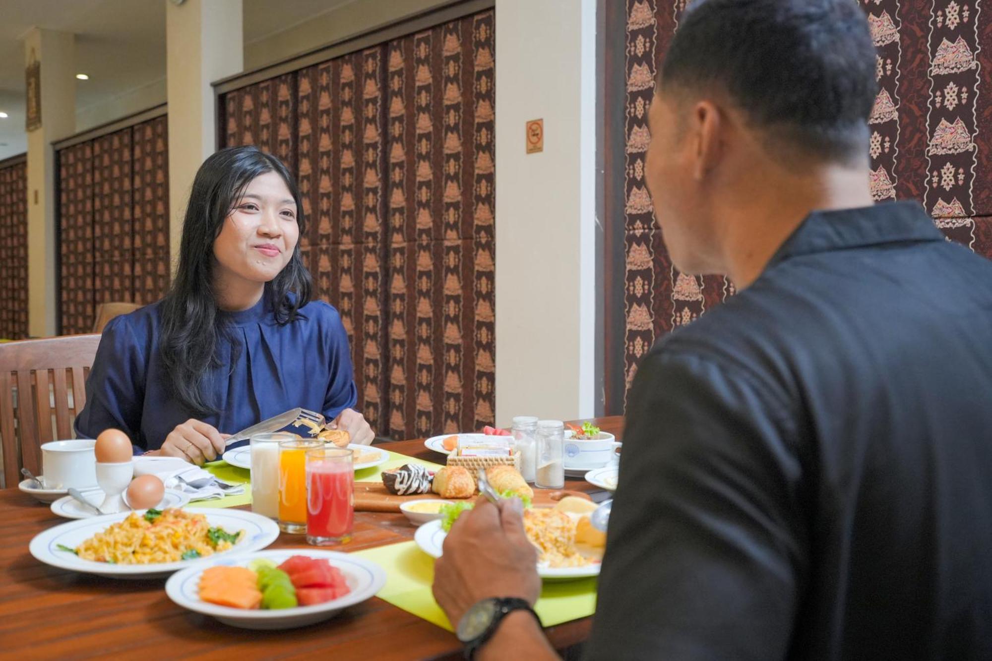 Samawa Transit Hotel Sumbawa Besar Exteriör bild
