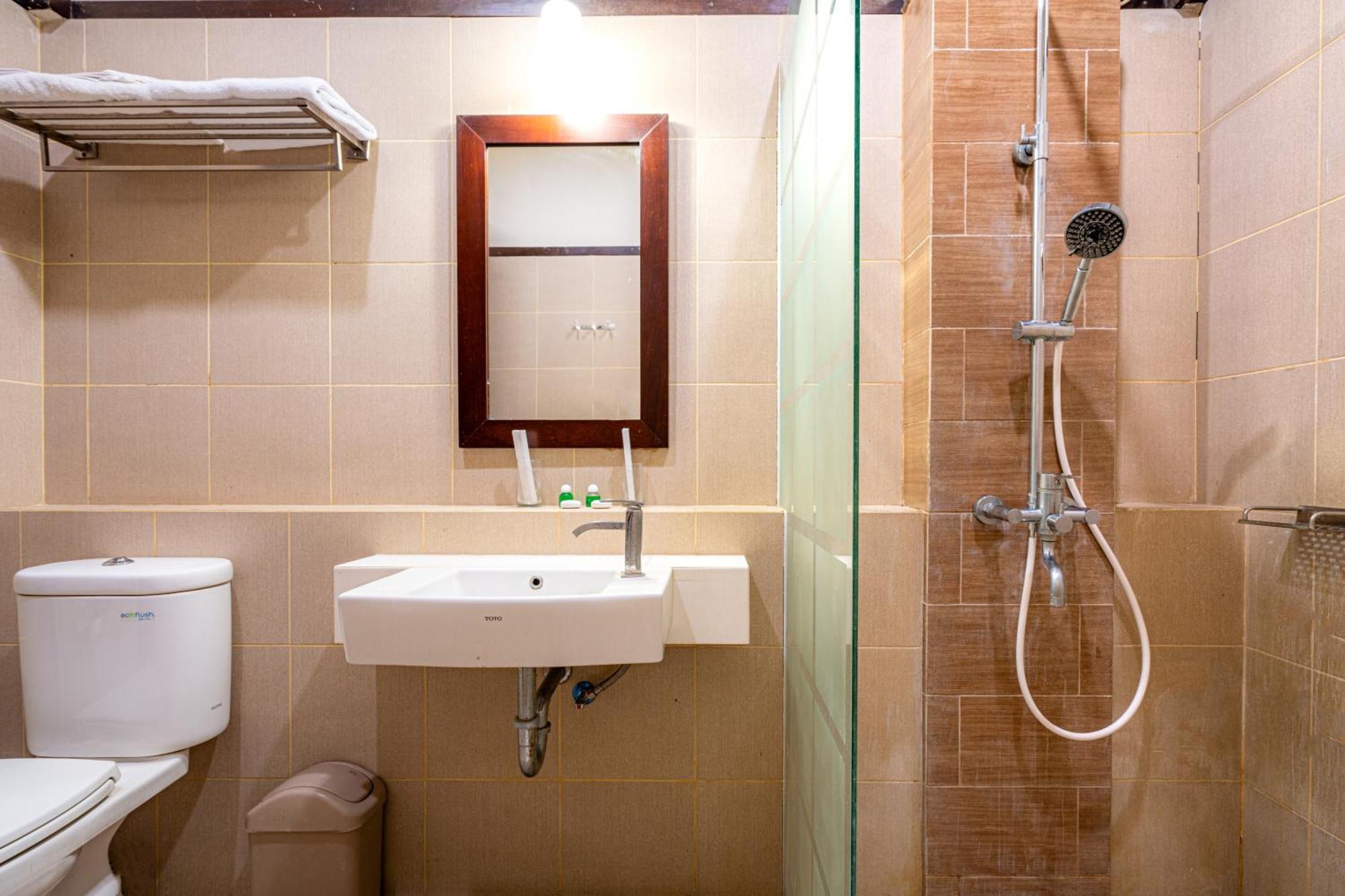 Samawa Transit Hotel Sumbawa Besar Exteriör bild